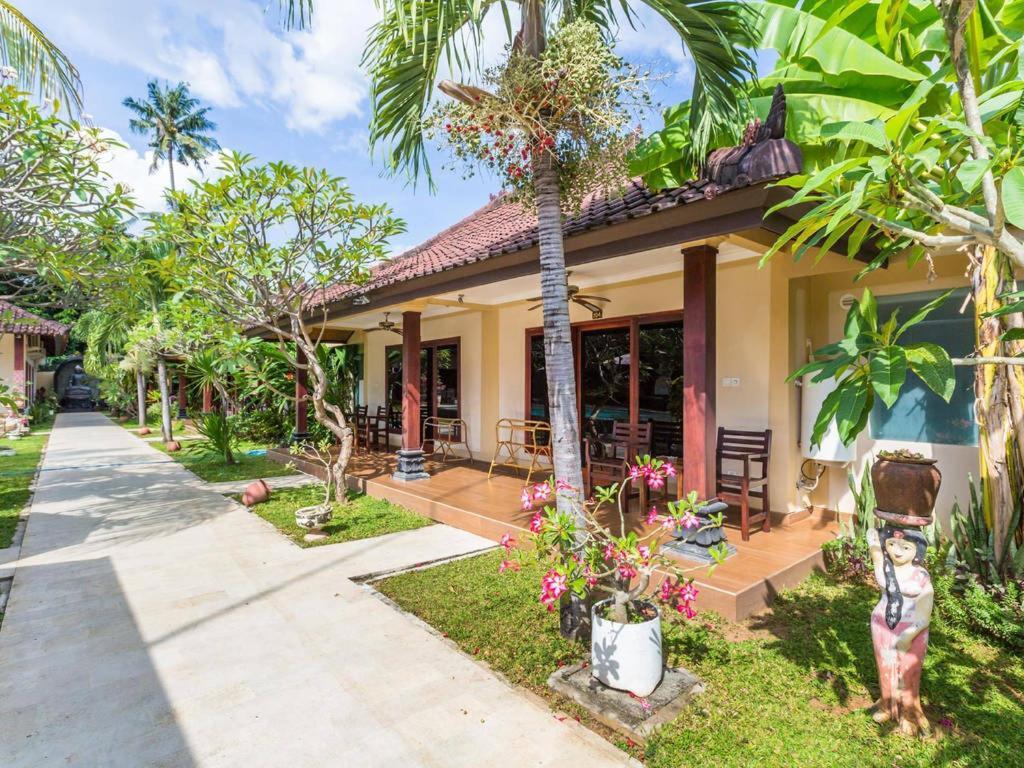 Hotel Melamun Lovina  Bilik gambar